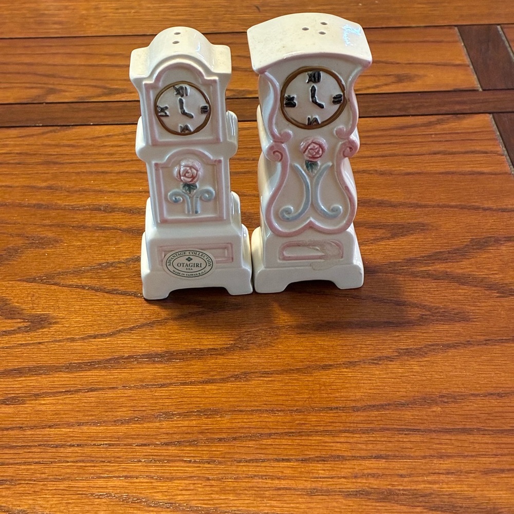 Vintage Otogiri Grandfather Clock Salt and Pepper Shakers